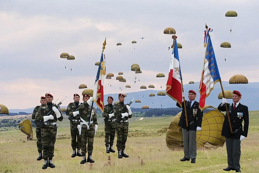 Drapeau du régiment et des amicales